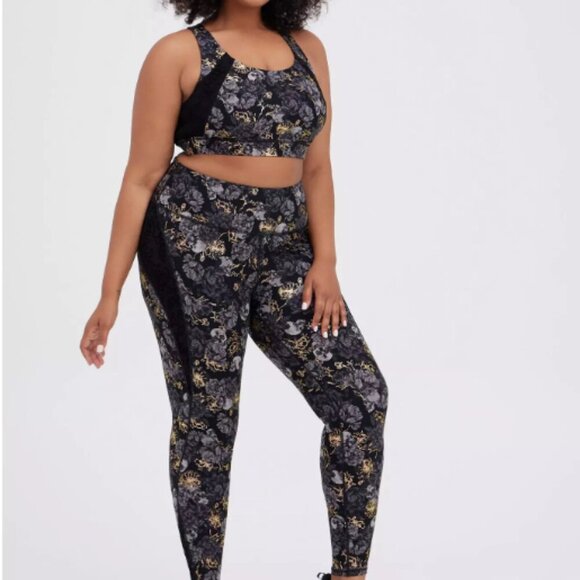 FULL SET! Active Tee, Pants, & Sports Bra!! 3 in one. - Picture 3 of 13